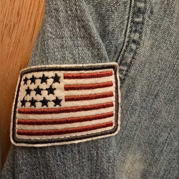 American Eagle Womens XS Denim Over Sized Fit Long Sleeve Button Up Patch Shirt - Picture 4 of 6